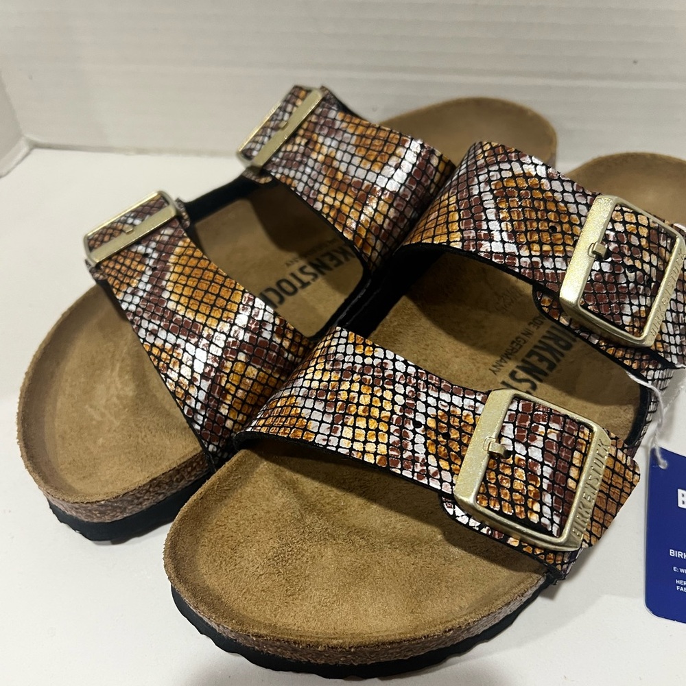 Birkenstock Arizona slides in a python/snake print Size W 7-7,5